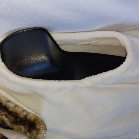 LAURA SCOTT Soft Shell Fleece & Faux Fur collar Vest, Full Zip, Sleeveless - Picture 3 of 6